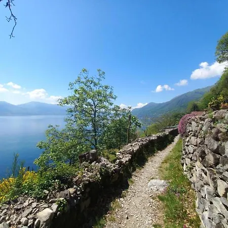 Appartement Garden Flat By Lake Maggiore, Cleaning Included